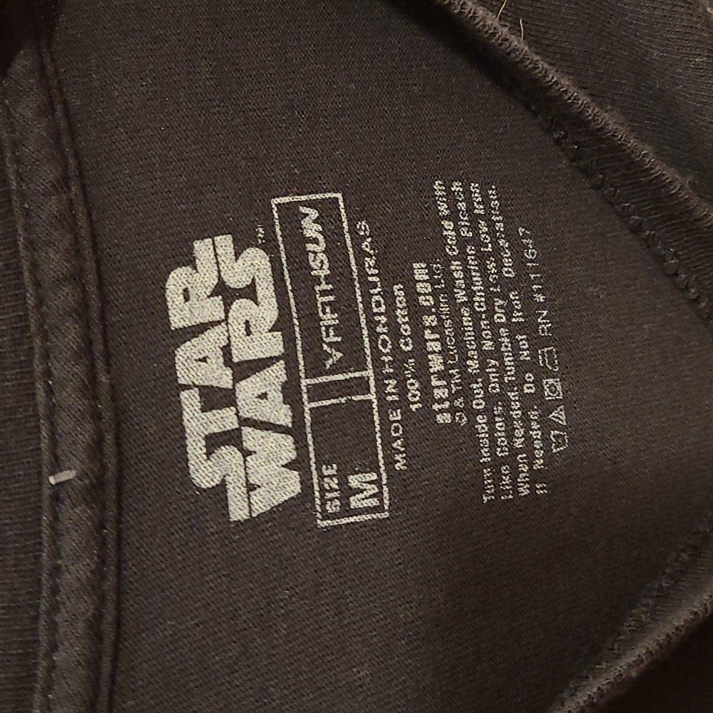 Star Wars Sledding Stormtrooper t-shirt - Picture 3 of 4
